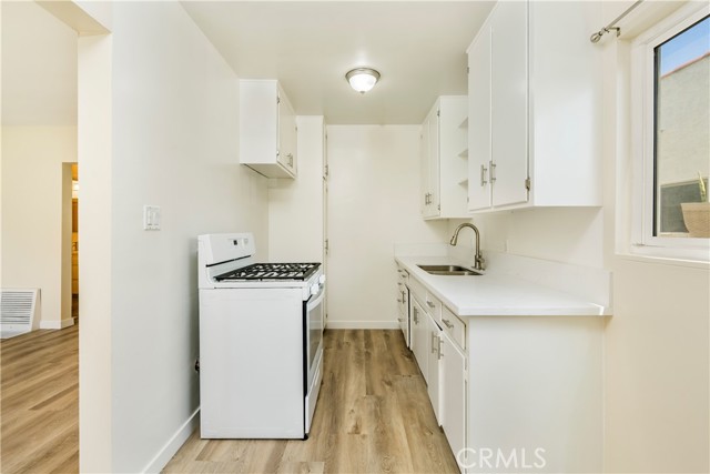 159 Roycroft Avenue, Long Beach CA: https://media.crmls.org/medias/a9b91c8f-7293-4f21-b603-8f2e8b5af2fe.jpg