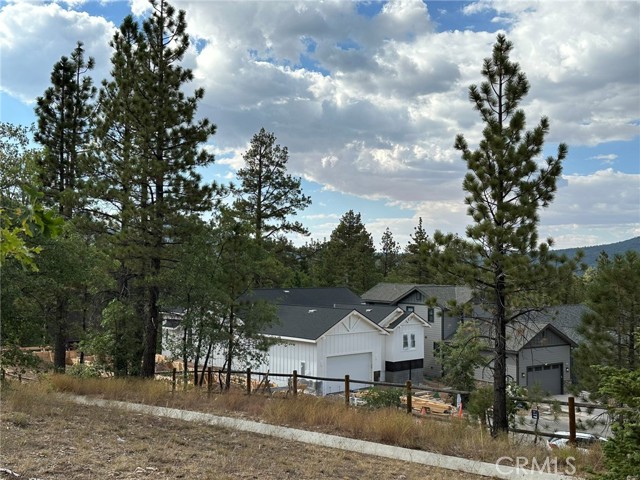 Detail Gallery Image 3 of 21 For 870 Pine Meadow Ct, Big Bear Lake,  CA 92315 - 3 Beds | 3/1 Baths