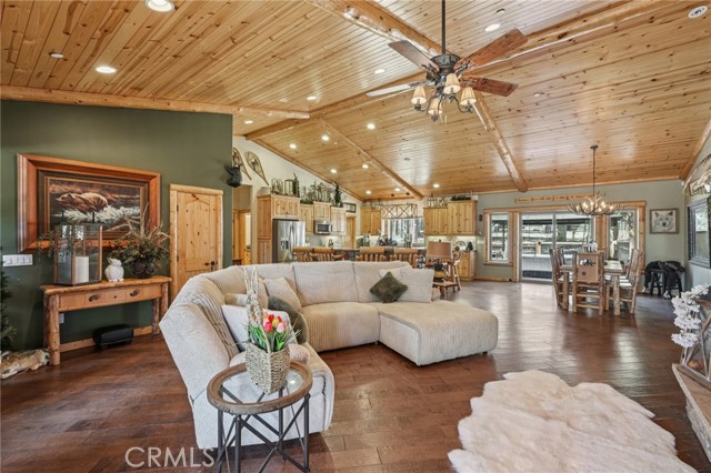 Detail Gallery Image 7 of 39 For 1039 Heritage Trl, Big Bear City,  CA 92314 - 4 Beds | 4/1 Baths