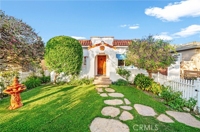 Detail Gallery Image 2 of 38 For 4260 Mcconnell Bld, Los Angeles,  CA 90066 - 2 Beds | 1 Baths