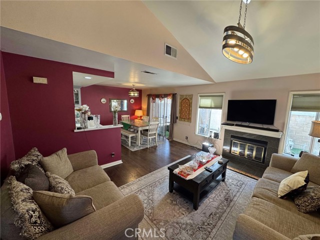 2044 W Hastings Way, Anaheim CA: https://media.crmls.org/medias/a9bc195d-3b5f-49ea-bc81-e60b71e87c3b.jpg