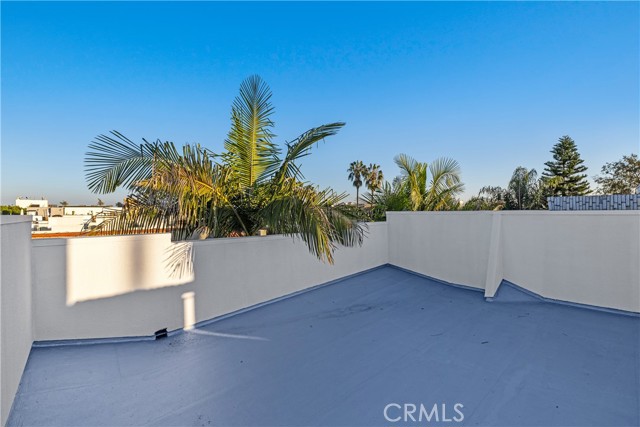 Detail Gallery Image 10 of 39 For 4845 Elmwood #C,  Los Angeles,  CA 90004 - 3 Beds | 3 Baths