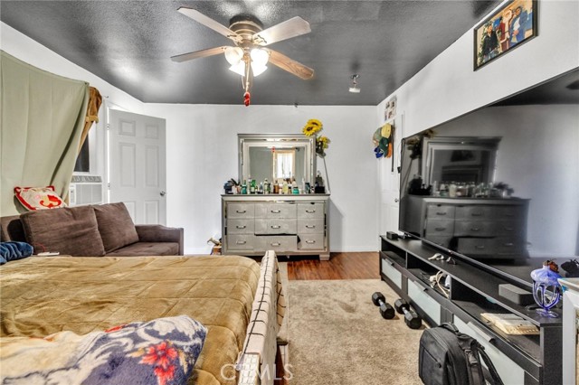 9203 Beach Street, Los Angeles CA: https://media.crmls.org/medias/a9bd86ce-a15d-4176-88bf-7ecaf07ce0a8.jpg