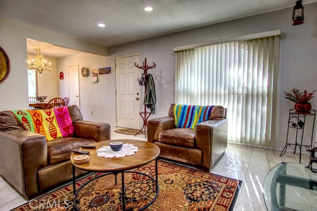 6367 Split Rock Avenue, 29 Palms CA: https://media.crmls.org/medias/a9be006f-b5fc-478d-9de7-aec10bd20cbb.jpg