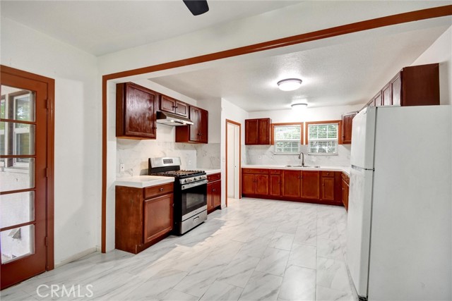 Detail Gallery Image 12 of 53 For 340 W 18th St, San Bernardino,  CA 92405 - 4 Beds | 4/1 Baths