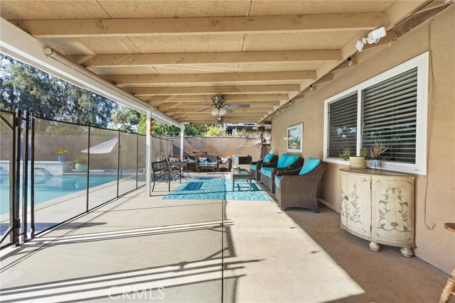 2105 Jason St, Bakersfield CA: https://media.crmls.org/medias/a9c1bc8a-4c44-4f05-a10f-0cd49f37f310.jpg