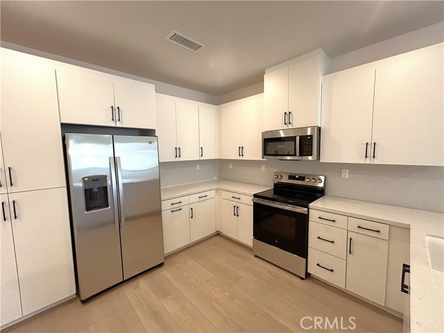 Detail Gallery Image 8 of 34 For 8444 Milk Thistle Ln, Chino,  CA 91708 - 4 Beds | 4 Baths