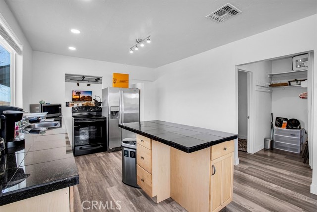 59427 La Crescenta Drive, Yucca Valley CA: https://media.crmls.org/medias/a9c2a1fc-6b15-41a9-b6f6-19d7b0515cc2.jpg