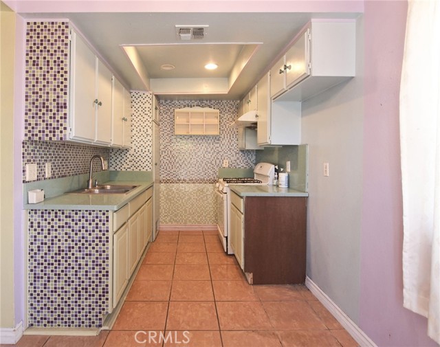 601 S Newhope Street, Santa Ana CA: https://media.crmls.org/medias/a9c31092-7a2a-43fd-8d47-d4de8c2cc639.jpg