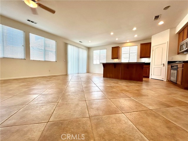 Detail Gallery Image 6 of 13 For 29870 Bay View Way, Menifee,  CA 92584 - 3 Beds | 3 Baths