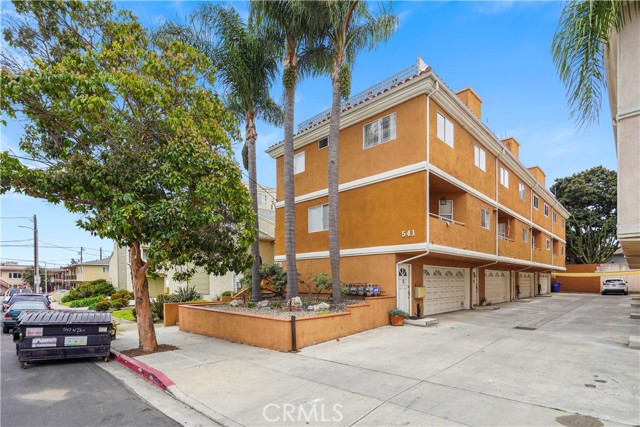Detail Gallery Image 2 of 42 For 541 W 23rd St #4,  San Pedro,  CA 90731 - 3 Beds | 2/1 Baths