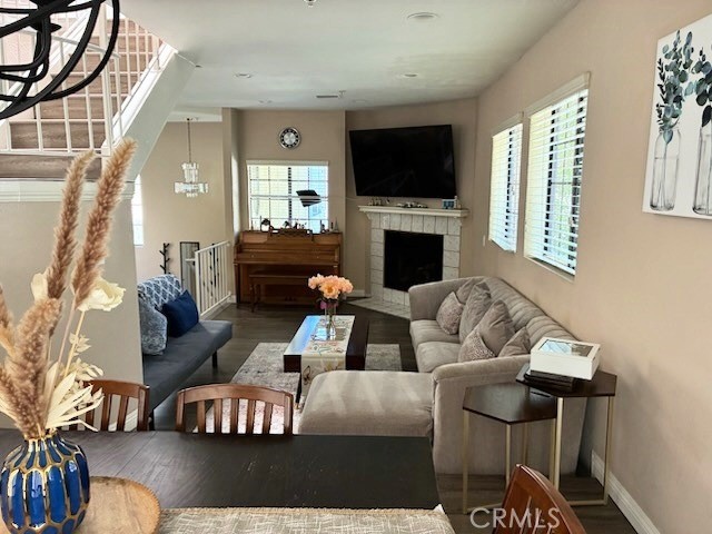 Detail Gallery Image 8 of 54 For 2249 Montrose Ave #7,  Montrose,  CA 91020 - 3 Beds | 2/1 Baths