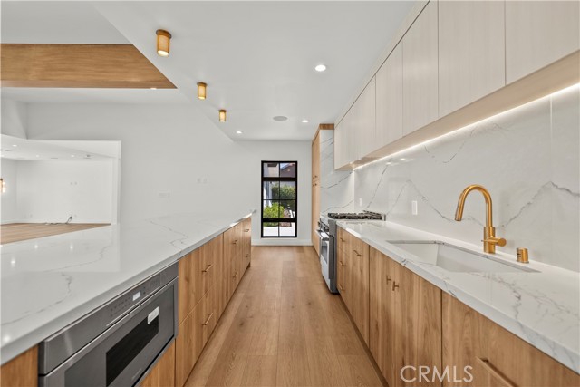 23427 Canzonet Street, Woodland Hills CA: https://media.crmls.org/medias/a9c5670e-4497-4e87-8dce-6ee4b2edfc15.jpg