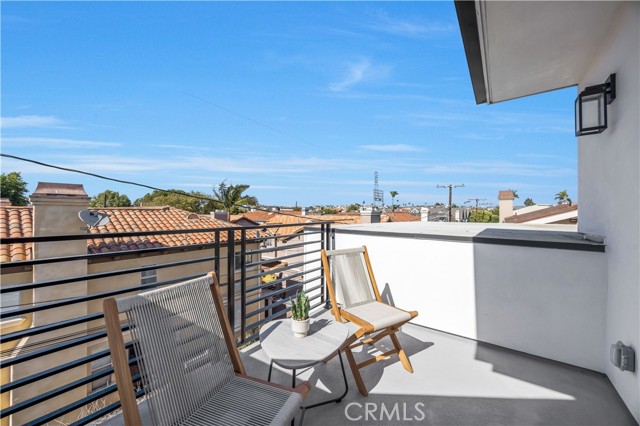 2405 Mathews Avenue, Redondo Beach CA: https://media.crmls.org/medias/a9c56a89-ef20-440f-996b-6f2cb89c9b11.jpg