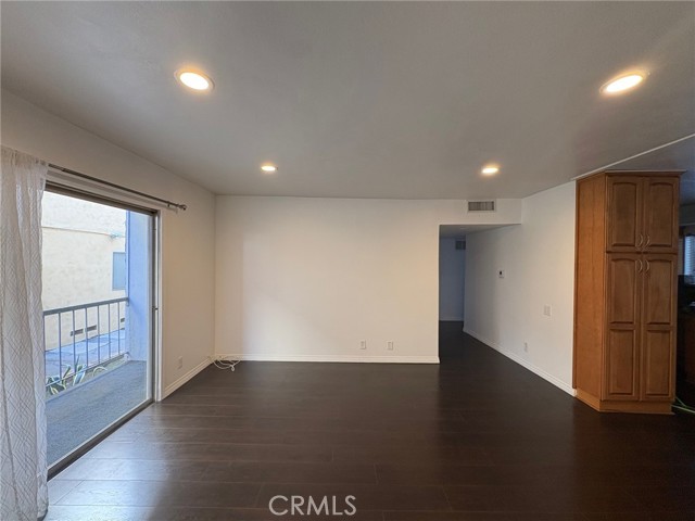 Detail Gallery Image 2 of 20 For 14414 Addison St #18,  Sherman Oaks,  CA 91423 - 2 Beds | 2 Baths