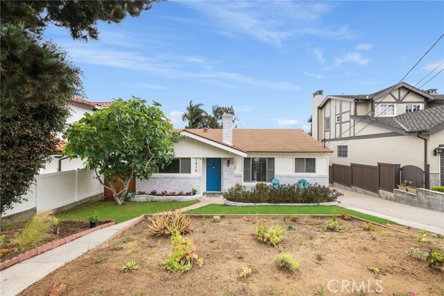 Detail Gallery Image 4 of 64 For 1315 6th St, Manhattan Beach,  CA 90266 - 4 Beds | 2 Baths