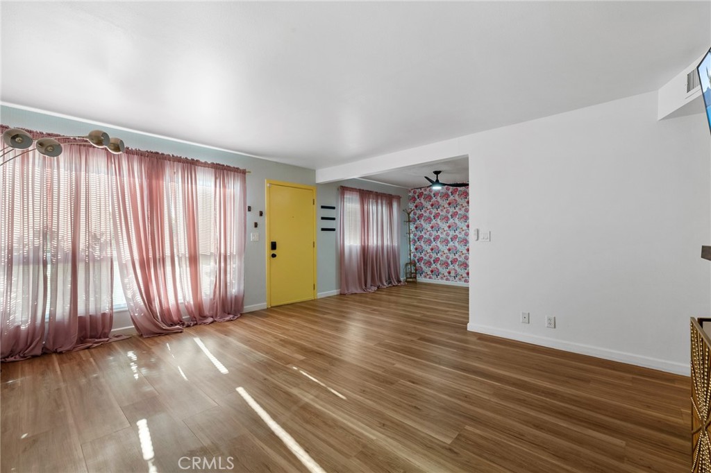 https://media.crmls.org/medias/a9c71f30-178f-4ccd-9fe9-7301d18f925e.jpg?preset=X-Large