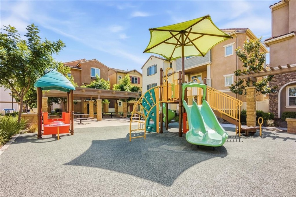 https://media.crmls.org/medias/a9c8893f-3221-45bb-80bd-d65de5fa60b5.jpg?preset=X-Large