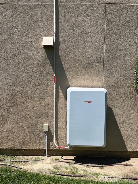 3996 S Somerston Way, Ontario CA: https://media.crmls.org/medias/a9c8a107-b752-4dc7-ab96-1c2f442fd864.jpg