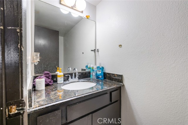 220 S Palm Avenue, Santa Paula CA: https://media.crmls.org/medias/a9c8a2cc-db07-4a67-849b-9ea2220f23ad.jpg