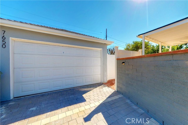 Detail Gallery Image 29 of 35 For 7648 Ostrom Ave, Lake Balboa,  CA 91406 - 4 Beds | 3 Baths