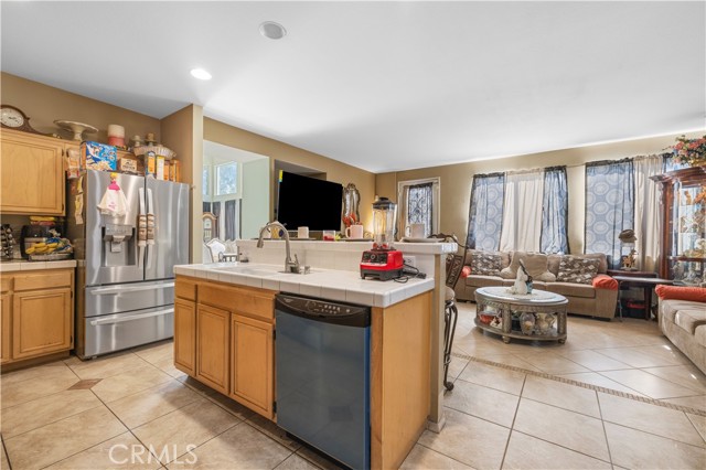 37433 56th E Street, Palmdale CA: https://media.crmls.org/medias/a9c97dbd-e324-41e5-b42e-a5a504c5f06d.jpg