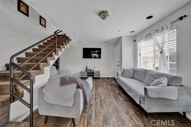 452 Chatsworth Dr. photo 5