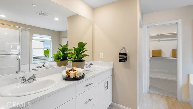 Detail Gallery Image 14 of 22 For 1676 Phantom Ln, Rialto,  CA 92376 - 3 Beds | 2/1 Baths