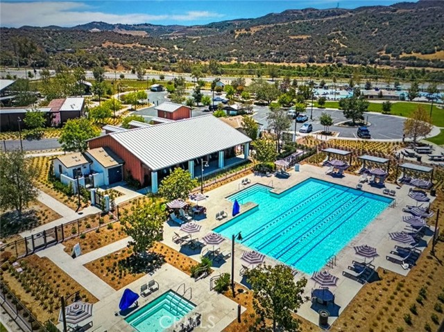 41 Stable Dr, Rancho Mission Viejo CA: https://media.crmls.org/medias/a9cc60c3-653c-4780-bfea-0a14e956bafd.jpg