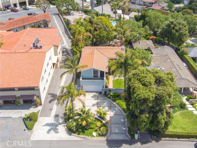 712 Yarmouth Road, Palos Verdes Estates, California 90274, 3 Bedrooms Bedrooms, ,2 BathroomsBathrooms,Residential,Sold,Yarmouth,SB21096002