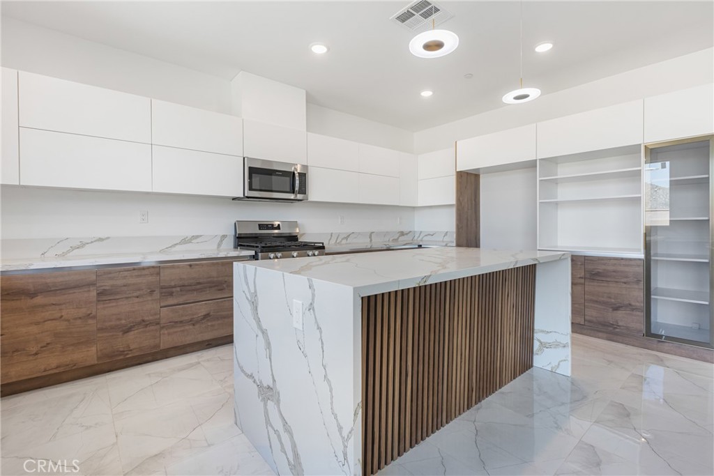 MLS #IV25219016 image #13