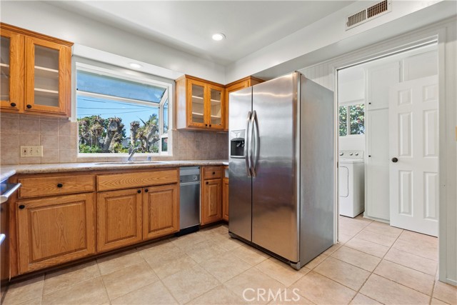 Detail Gallery Image 10 of 47 For 425 Calle De Castellana, Redondo Beach,  CA 90277 - 4 Beds | 2/1 Baths
