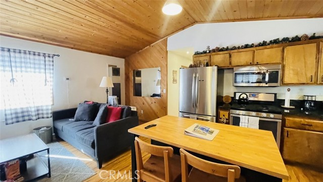 Detail Gallery Image 22 of 44 For 921 Wendy Ave, Big Bear City,  CA 92314 - 2 Beds | 2 Baths