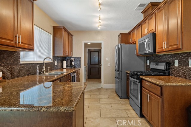 Detail Gallery Image 14 of 54 For 8145 8 1/2 Ave, Hanford,  CA 93230 - 3 Beds | 2 Baths