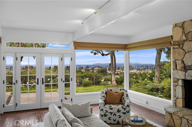 Detail Gallery Image 11 of 38 For 3007 Harbor View, Corona Del Mar,  CA 92625 - 3 Beds | 2/1 Baths