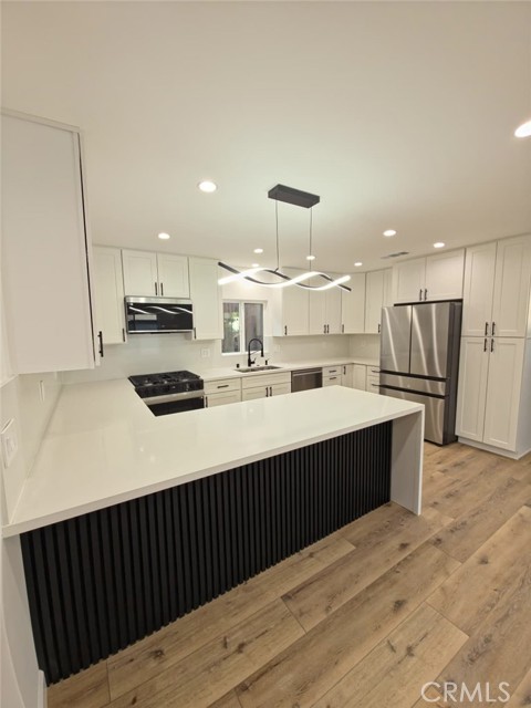 Detail Gallery Image 3 of 15 For 7045 Nestle Ave, Reseda,  CA 91335 - 3 Beds | 2 Baths