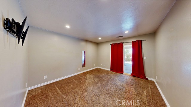 15460 Mandan Road, Apple Valley CA: https://media.crmls.org/medias/a9d23cb2-95f1-4678-8363-9b7f18c23f83.jpg
