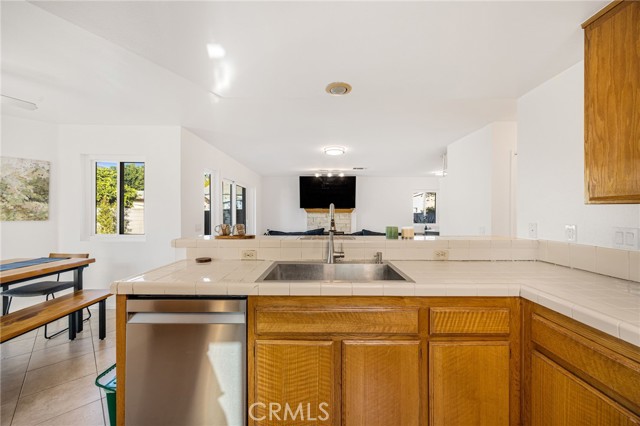 Detail Gallery Image 14 of 27 For 109 E 9th, Azusa,  CA 91702 - 4 Beds | 3 Baths