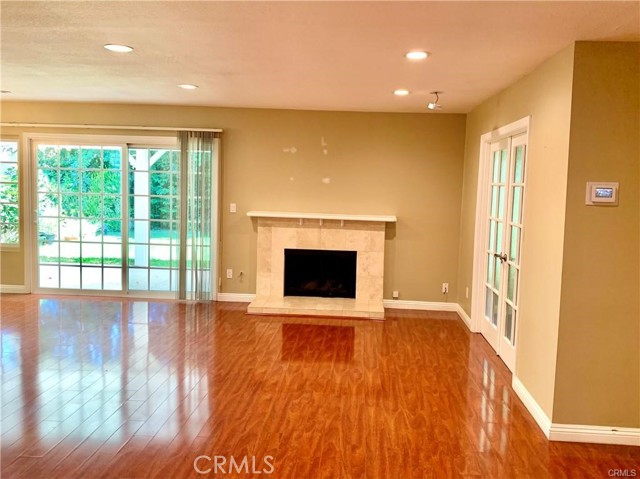 Detail Gallery Image 3 of 8 For 6718 Shoup, Woodland Hills,  CA 91307 - 4 Beds | 2 Baths