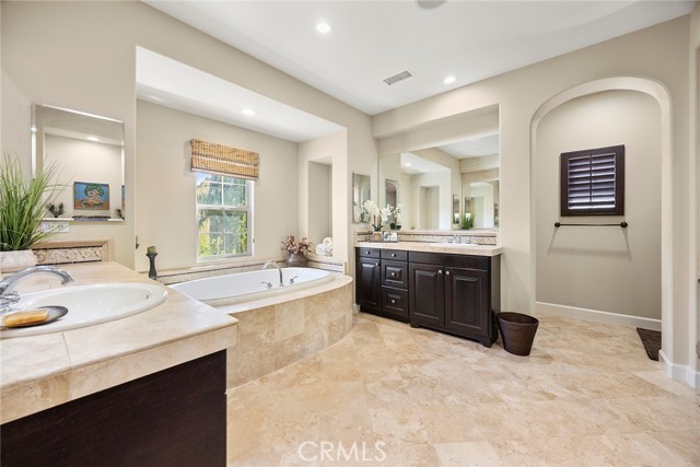 Detail Gallery Image 25 of 32 For 24 Tree Clover, Irvine,  CA 92618 - 3 Beds | 2/1 Baths