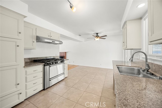 2825 Woodbine Avenue, Fullerton CA: https://media.crmls.org/medias/a9d50d91-4a27-4ca5-a491-822ca7953682.jpg