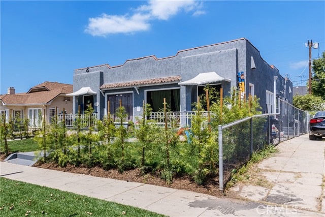 Detail Gallery Image 3 of 30 For 2213 S Bronson Ave, Los Angeles,  CA 90018 - – Beds | – Baths