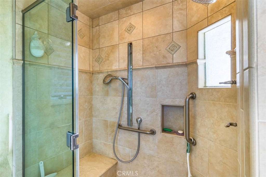 https://media.crmls.org/medias/a9d6cb0d-6bcd-4817-8d6b-91d30504d100.jpg?preset=X-Large