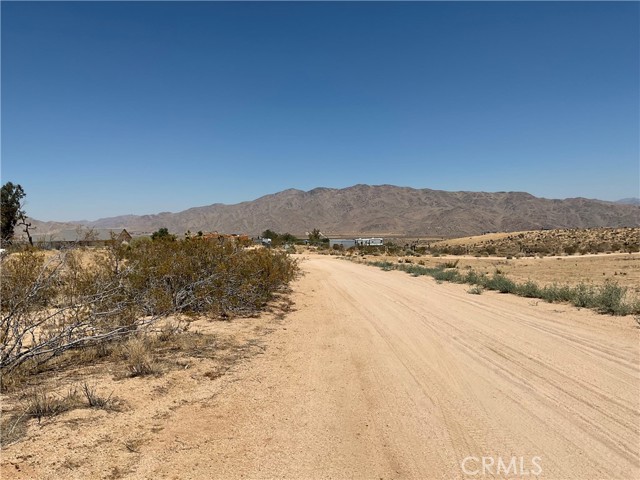 Detail Gallery Image 9 of 10 For 1 Luna Mountain Rd, Apple Valley,  CA 92308 - – Beds | – Baths