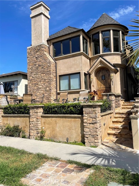 Detail Gallery Image 1 of 22 For 504 Avocado Ave, Corona Del Mar,  CA 92625 - 3 Beds | 3 Baths