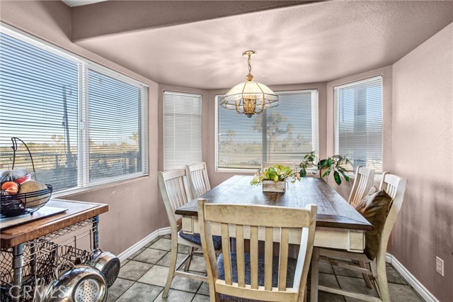 Detail Gallery Image 17 of 40 For 10439 Mesa, Oak Hills,  CA 92344 - 5 Beds | 3 Baths