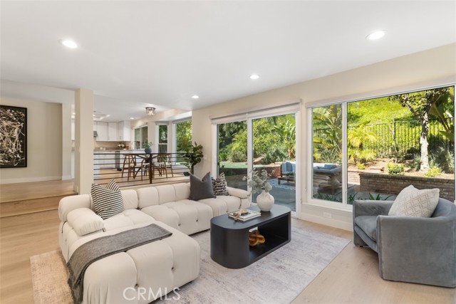 Detail Gallery Image 9 of 18 For 17 Silver Cres, Irvine,  CA 92603 - 4 Beds | 3 Baths