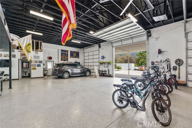 1033 Kimbark Avenue, San Bernardino CA: https://media.crmls.org/medias/a9d99473-d1f9-495d-b8a9-73c21db3a4d9.jpg