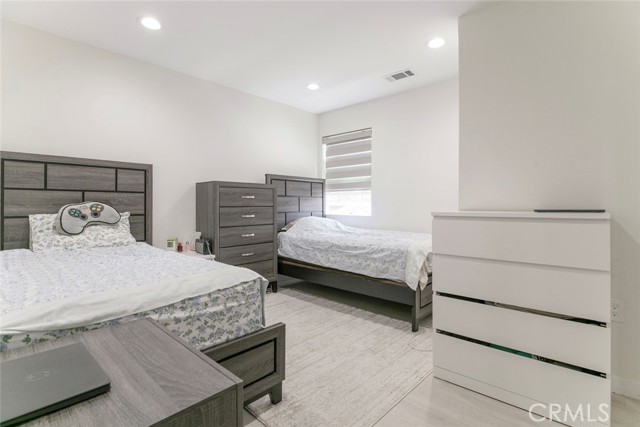 6638 Lindley Avenue, Reseda CA: https://media.crmls.org/medias/a9d9d6f4-8a31-4800-af2e-489f7ff18db4.jpg