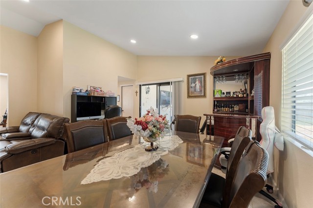 6860 27th Street, Jurupa Valley CA: https://media.crmls.org/medias/a9da83fd-ee50-4a7f-8dec-59faa6bafc98.jpg
